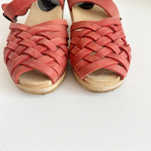 Nina Z Swedish Sandal Clog Heels Red Size 36 Woven Leather Wood Sweden - Picture 6 of 12